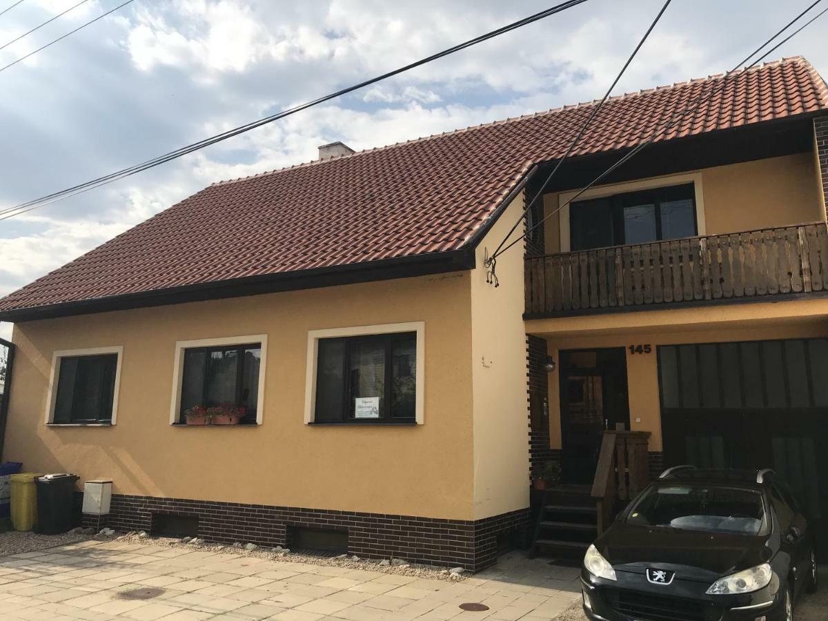 Věstonická jízdárna Apartamento Dolni Vestonice Exterior foto